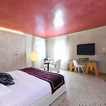 Mio فندق مبيت وإفطار